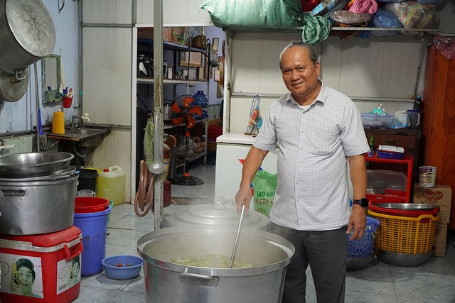 Chuyện tử tế: 18 năm nấu ăn giúp người ở bệnh viện ung bướu Chuyện tử tế: 18 năm nấu ăn giúp người ở bệnh viện ung bướu