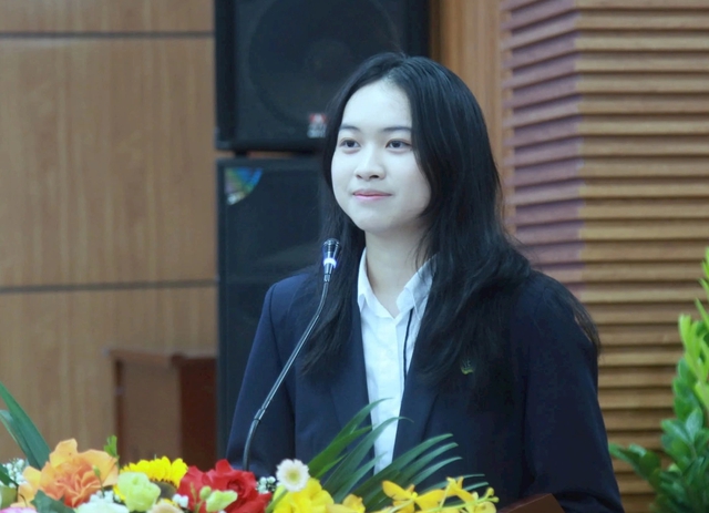 Học sinh tiêu biểu của Hà Nội tri ân cha mẹ, thầy cô- Ảnh 3. Học sinh tiêu biểu của Hà Nội tri ân cha mẹ, thầy cô- Ảnh 3.