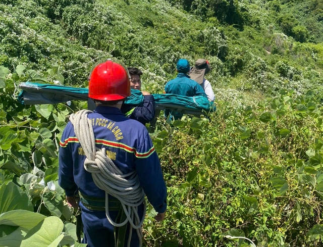 Phát hiện thi thể ở bán đảo Sơn Trà, lưng có hình xăm lớn Phát hiện thi thể ở bán đảo Sơn Trà, lưng có hình xăm lớn
