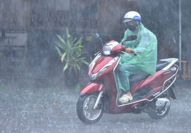 Thời tiết Hà Nội chiều nay mưa lớn, nguy cơ ngập nhiều tuyến phố Thời tiết Hà Nội chiều nay mưa lớn, nguy cơ ngập nhiều tuyến phố
