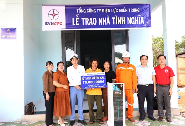 Điện lực Đắk Nông bàn giao nhà mới, tiếp sức hộ nghèo vượt khó Điện lực Đắk Nông bàn giao nhà mới, tiếp sức hộ nghèo vượt khó