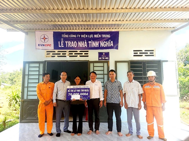Điện lực Đắk Nông bàn giao nhà mới, tiếp sức hộ nghèo vượt khó- Ảnh 2. Điện lực Đắk Nông bàn giao nhà mới, tiếp sức hộ nghèo vượt khó- Ảnh 2.