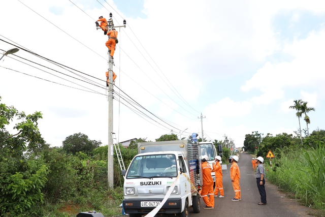 Điện lực Đắk Nông diễn tập ứng phó sự cố điện do thiên tai - Ảnh 3. Điện lực Đắk Nông diễn tập ứng phó sự cố điện do thiên tai - Ảnh 3.