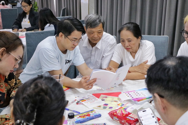 Từ Vũng Tàu vào TP.HCM, người cha có con thuộc cộng đồng LGBT làm điều đặc biệt - Ảnh 1.