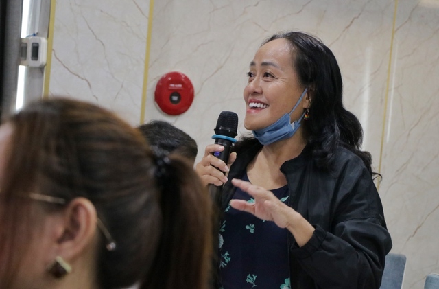 Từ Vũng Tàu vào TP.HCM, người cha có con thuộc cộng đồng LGBT làm điều đặc biệt - Ảnh 2.