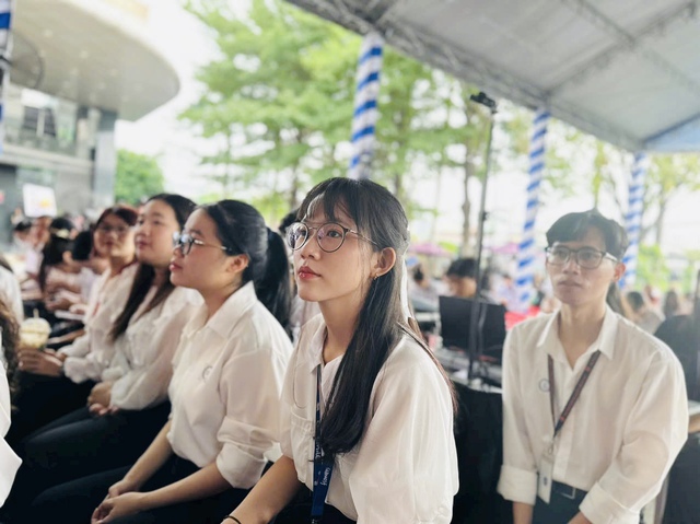Tuyển sinh ĐH 2025: Ngoài sức khỏe và sư phạm, pháp luật cũng có quy định riêng Tuyển sinh ĐH 2025: Ngoài sức khỏe và sư phạm, pháp luật cũng có quy định riêng