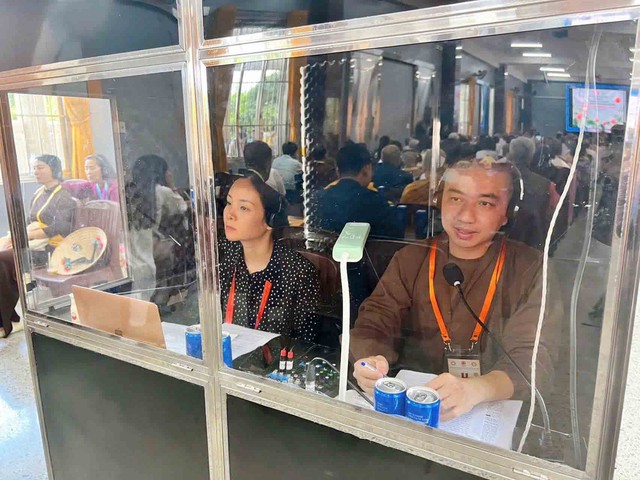 Sư cô Khánh Bảo và hành trình phiên dịch tiếng Anh ấn tượng tại đại lễ Vesak - Ảnh 4. Sư cô Khánh Bảo và hành trình phiên dịch tiếng Anh ấn tượng tại đại lễ Vesak - Ảnh 4.