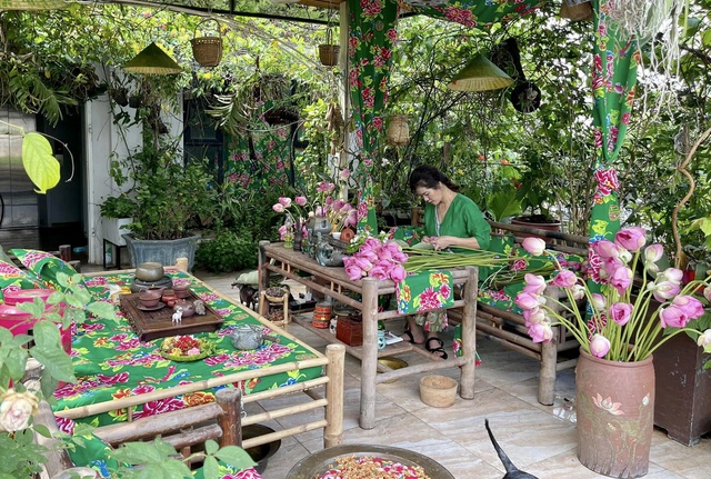 Vườn rau sạch 'mùa nào thức nấy' trên tầng 7 của gia đình Hà Nội - Ảnh 18.