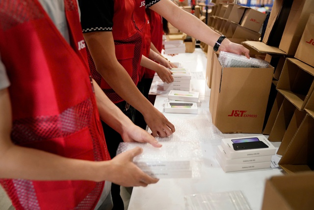 J&T Express trở thành đối tác vận chuyển các sản phẩm công nghệ cho Samsung Việt Nam J&T Express trở thành đối tác vận chuyển các sản phẩm công nghệ cho Samsung Việt Nam