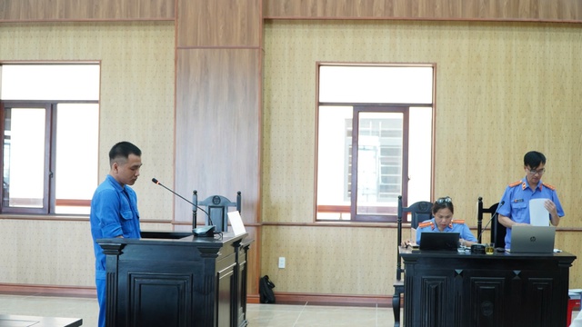 Giả danh công an, lừa ‘chạy án’ chiếm đoạt 1,4 tỉ đồng, lãnh 14 năm tù Giả danh công an, lừa ‘chạy án’ chiếm đoạt 1,4 tỉ đồng, lãnh 14 năm tù