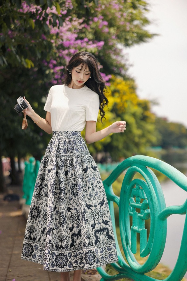 Chân váy hoa ‘đốn tim’ các nàng thơ ngày hè Chân váy hoa ‘đốn tim’ các nàng thơ ngày hè