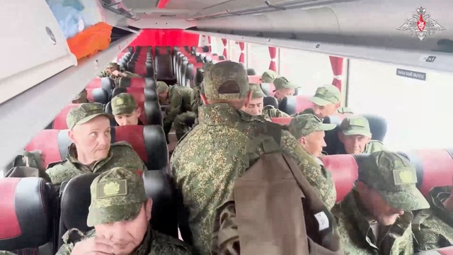 Chiến sự Ukraine ngày 1.186: Trao đổi tù binh đợt 2, Nga nâng cấp tên lửa Chiến sự Ukraine ngày 1.186: Trao đổi tù binh đợt 2, Nga nâng cấp tên lửa
