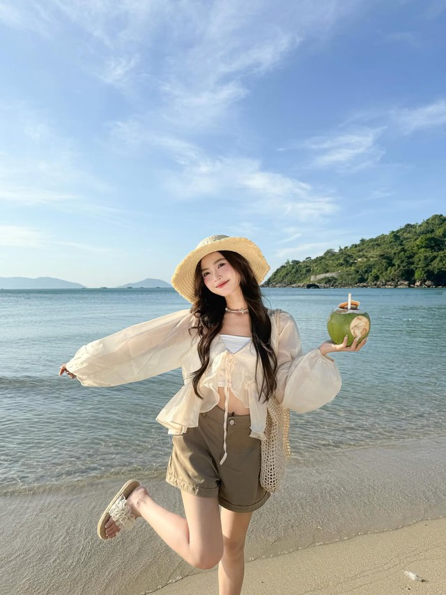 Chống nắng cực chất với mũ rộng vành- Ảnh 7. Chống nắng cực chất với mũ rộng vành- Ảnh 7.