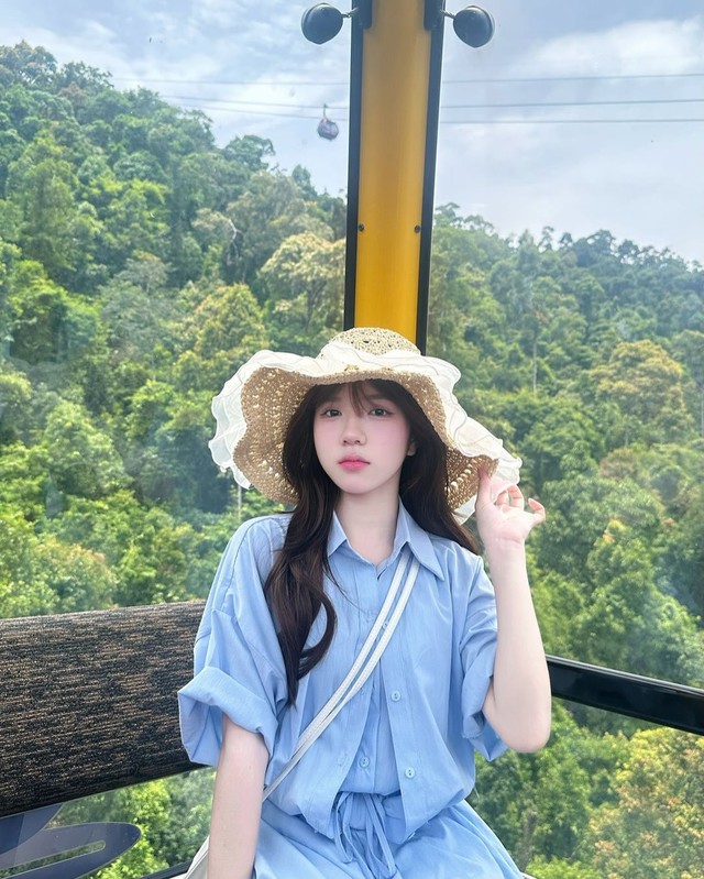 Chống nắng cực chất với mũ rộng vành- Ảnh 8. Chống nắng cực chất với mũ rộng vành- Ảnh 8.