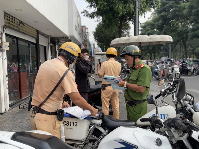 Không nộp phạt vi phạm giao thông có thể gây hậu quả nghiêm trọng cho người vi phạm - Ảnh 2. Không nộp phạt vi phạm giao thông có thể gây hậu quả nghiêm trọng cho người vi phạm - Ảnh 2.