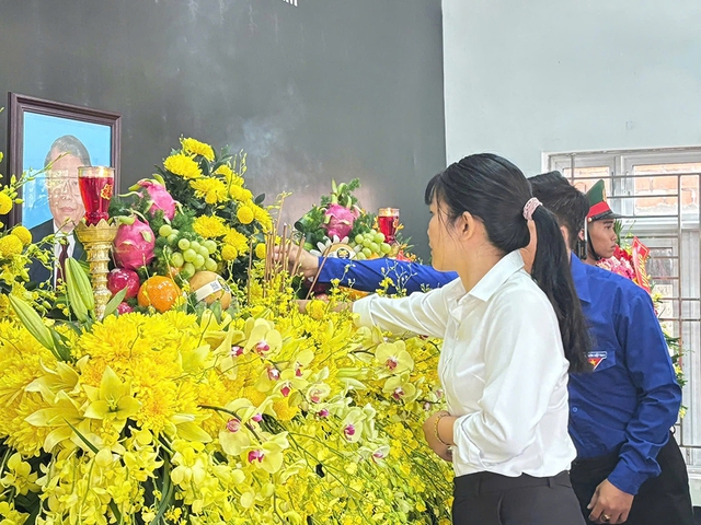 Hometown bids farewell to outstanding son Tran Duc Luong - Photo 2.