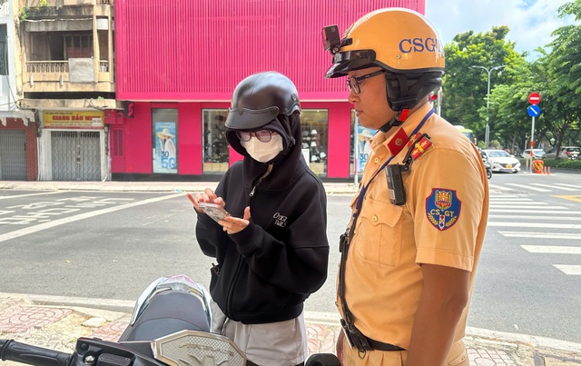 Chậm đ&oacute;ng tiền vi phạm giao th&ocirc;ng c&oacute; bị phạt l&atilde;i?- Ảnh 1.