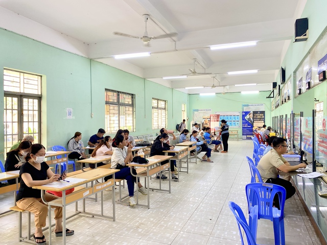 Doanh nghiệp có xu hướng không tuyển mới khi nhân viên nghỉ việc - Ảnh 1.