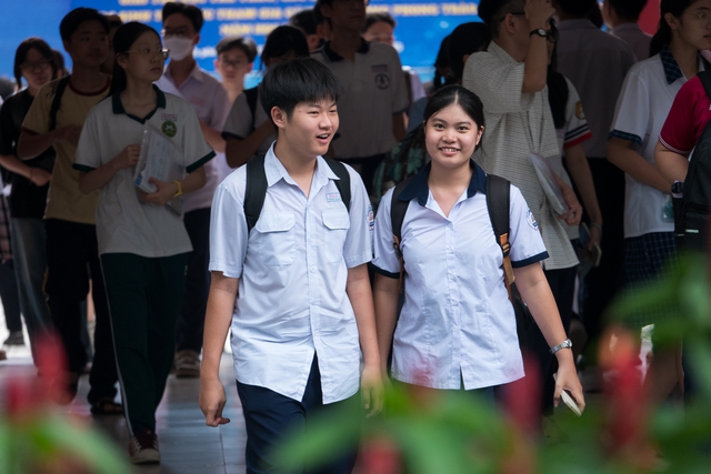 Thi lớp 10 Trường Phổ thông Năng khiếu: Có nội dung khiến nhiều thí sinh ‘đơ người’ Thi lớp 10 Trường Phổ thông Năng khiếu: Có nội dung khiến nhiều thí sinh ‘đơ người’
