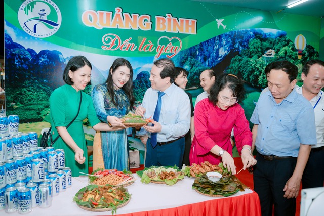 Tuần lễ Văn hóa - Du lịch Quảng Bình 2025: Đến là yêu!- Ảnh 2. Tuần lễ Văn hóa - Du lịch Quảng Bình 2025: Đến là yêu!- Ảnh 2.