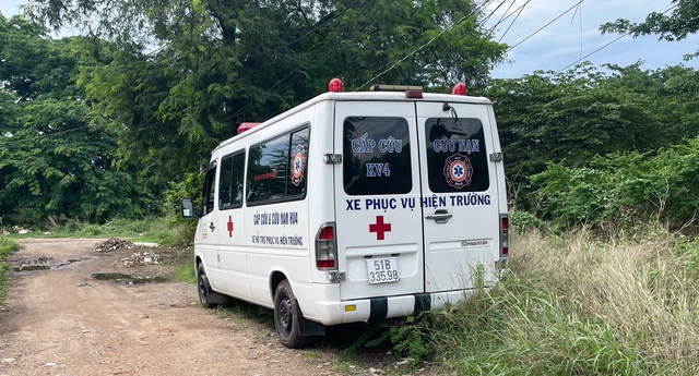 Phát hiện thi thể người phụ nữ trong nghĩa trang Bình Hưng Hòa Phát hiện thi thể người phụ nữ trong nghĩa trang Bình Hưng Hòa