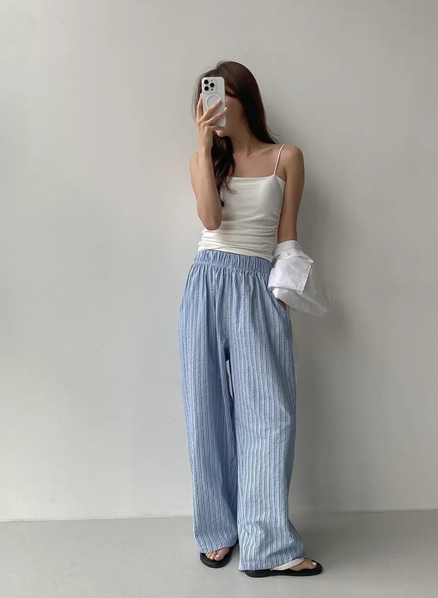 Quần dài pyjama kẻ sọc, xu hướng sống chậm và tươi mới của mùa hè  - Ảnh 7.