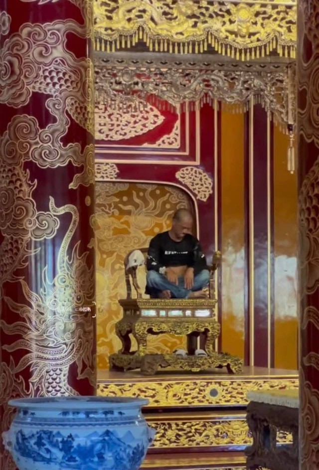 Ngai vàng triều Nguyễn bị bẻ gãy: Sự cố gây chấn động tại cố đô Huế Ngai vàng triều Nguyễn bị bẻ gãy: Sự cố gây chấn động tại cố đô Huế