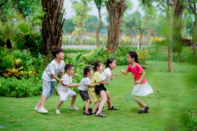 Giải phóng đôi chân, trải nghiệm rực rỡ tại Lễ hội mùa hè Eco Central Park 2025 - Ảnh 9.