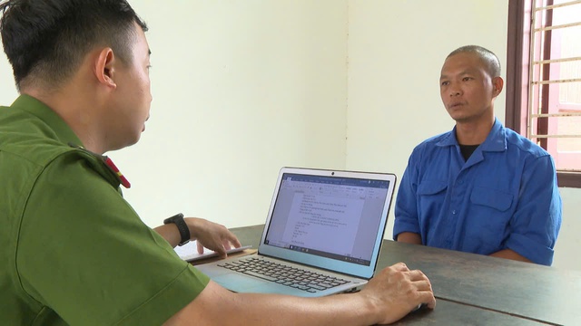 Tạm giữ hình sự nghi phạm làm gãy ngai vàng triều Nguyễn Tạm giữ hình sự nghi phạm làm gãy ngai vàng triều Nguyễn