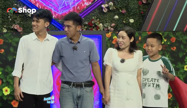 Bố đơn thân cùng con trai đến show hẹn hò, nên duyên cùng cô giáo mầm non Bố đơn thân cùng con trai đến show hẹn hò, nên duyên cùng cô giáo mầm non