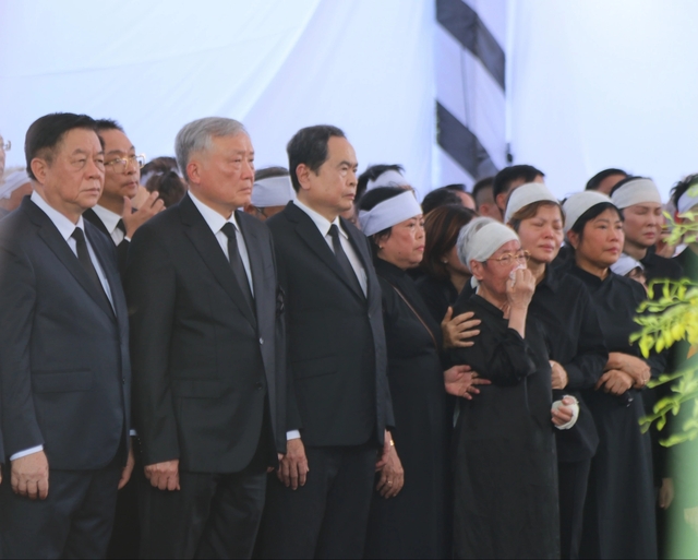 Xúc động lễ an táng nguyên Chủ tịch nước Trần Đức Lương Xúc động lễ an táng nguyên Chủ tịch nước Trần Đức Lương