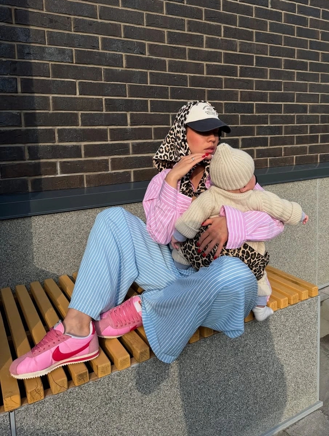Quần dài pyjama kẻ sọc, xu hướng sống chậm và tươi mới của mùa hè  - Ảnh 6.