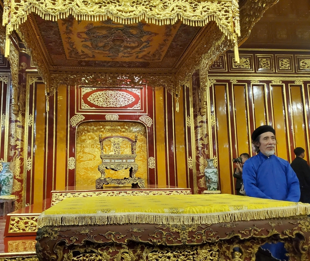 Ngai vàng triều Nguyễn bị phá là nguyên bản từ thời Gia Long Ngai vàng triều Nguyễn bị phá là nguyên bản từ thời Gia Long