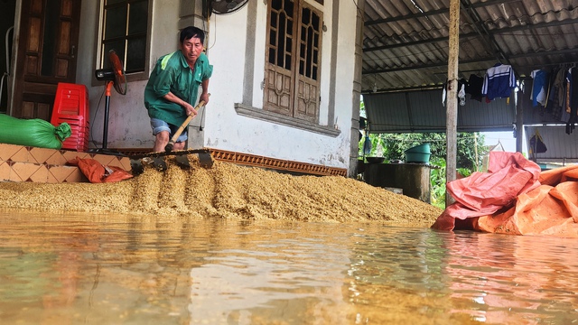 Mưa lớn ở Hà Tĩnh: Mới đầu mùa hè đã bị ngập lụt- Ảnh 2. Mưa lớn ở Hà Tĩnh: Mới đầu mùa hè đã bị ngập lụt- Ảnh 2.