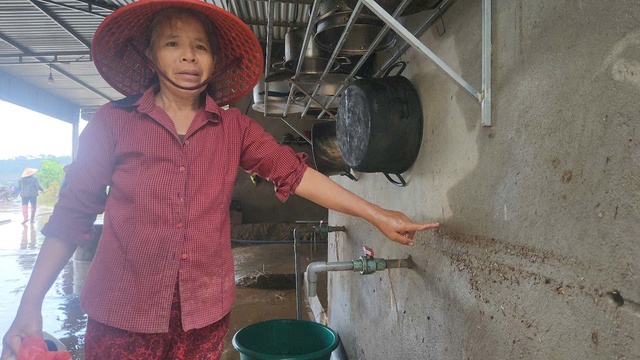 Mưa lớn, nhiều nhà dân ở Hà Tĩnh bị ngập lụt - Ảnh 2.