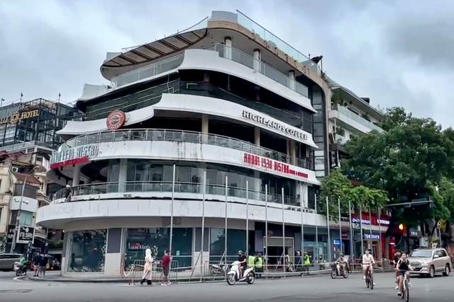 Hà Nội bắt đầu phá dỡ tòa nhà ‘hàm cá mập’ Hà Nội bắt đầu phá dỡ tòa nhà ‘hàm cá mập’