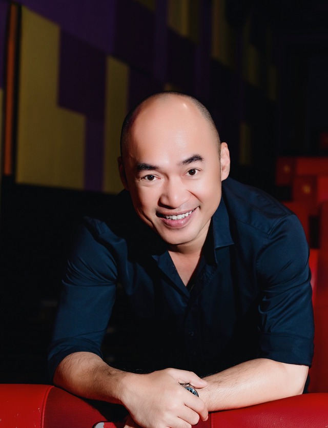 Showbiz 24.5: Ngọc Trinh xác nhận độc thân; Cát sê thời tấu hài của Tiến Luật - Ảnh 1.