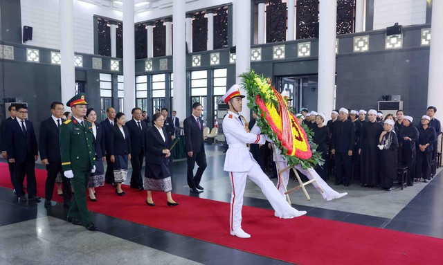 Nguyên Chủ tịch nước Trần Đức Lương sẽ được ghi nhớ bởi các cam kết hòa bình, thịnh vượng Nguyên Chủ tịch nước Trần Đức Lương sẽ được ghi nhớ bởi các cam kết hòa bình, thịnh vượng