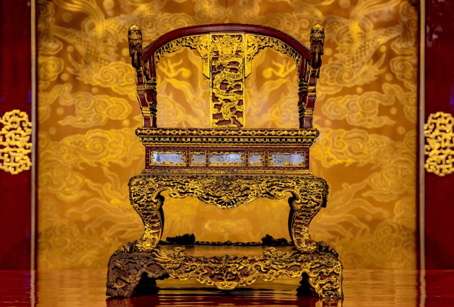 Ngai vàng triều Nguyễn bị phá là nguyên bản từ thời Gia Long- Ảnh 2. Ngai vàng triều Nguyễn bị phá là nguyên bản từ thời Gia Long- Ảnh 2.
