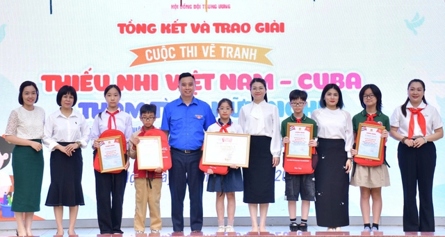 Một học sinh Hà Nội đoạt giải cuộc thi vẽ tranh Việt Nam - Cuba - Ảnh 2.