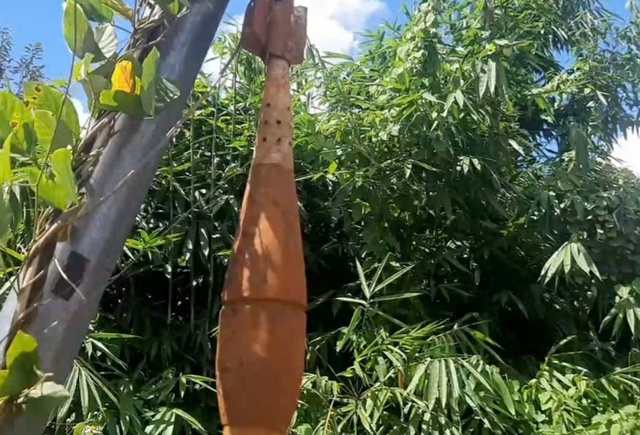 B&igrave;nh Phước: Ph&aacute;t hoảng v&igrave; quả đạn s&uacute;ng cối treo tr&ecirc;n cột điện- Ảnh 1.