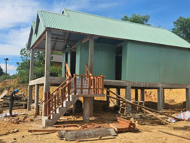 C&ugrave;ng d&acirc;n x&acirc;y dựng m&aacute;i ấm giữa đại ng&agrave;n- Ảnh 1.