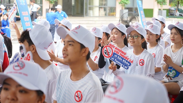 Người trẻ 'vạch trần sự hấp dẫn giả tạo' của thuốc lá điện tử  - Ảnh 1.