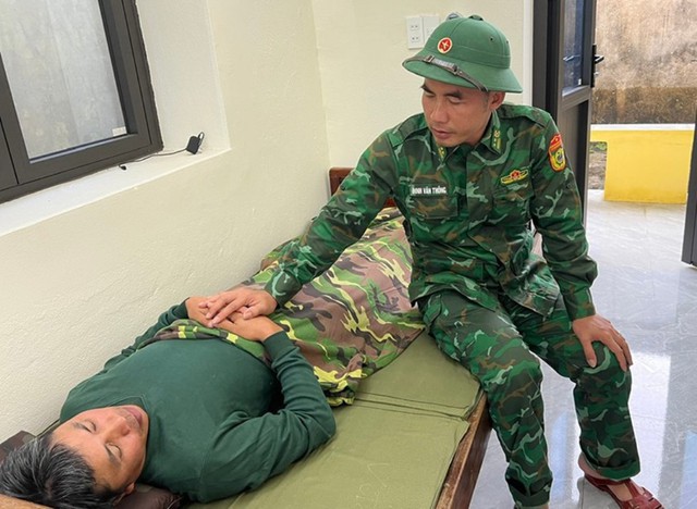 10 thuyền viên trong vụ chìm tàu ở Hà Tĩnh đã được cứu sống - Ảnh 3.