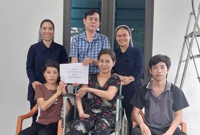 Trao hơn 80 triệu của bạn đọc giúp 3 mẹ con bị căn bệnh khó chữa - Ảnh 1.