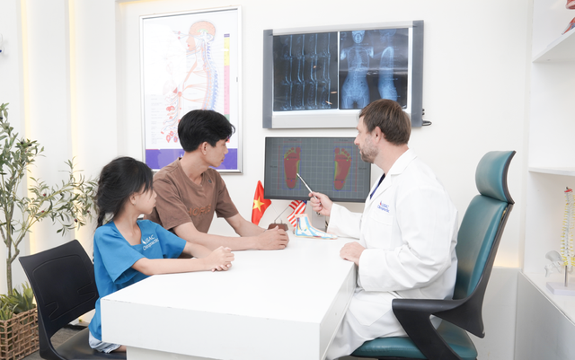 Cha mẹ ngừng lầm tưởng b&agrave;n ch&acirc;n bẹt l&agrave; 'b&agrave;n ch&acirc;n sướng' - Ảnh 2.