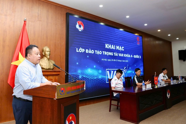 Giảng viên FIFA giám sát chặt chẽ, chấm điểm trọng tài VAR khóa 4: Sẽ đánh trượt nếu…- Ảnh 2.