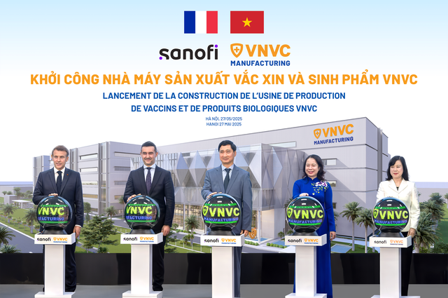 Tổng thống Ph&aacute;p Macron bấm n&uacute;t khởi c&ocirc;ng Nh&agrave; m&aacute;y Vắc xin v&agrave; Sinh phẩm VNVC - Ảnh 1.