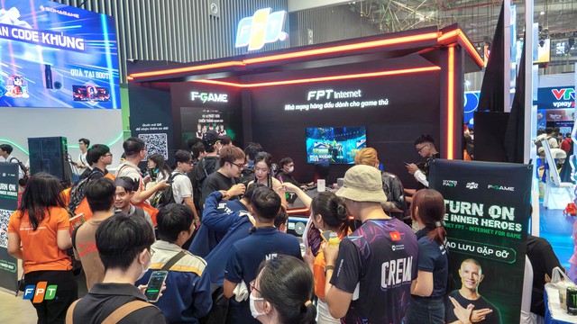 FPT được vinh danh 'Nh&agrave; mạng được y&ecirc;u th&iacute;ch nhất' với b&igrave;nh chọn &aacute;p đảo - Ảnh 2.