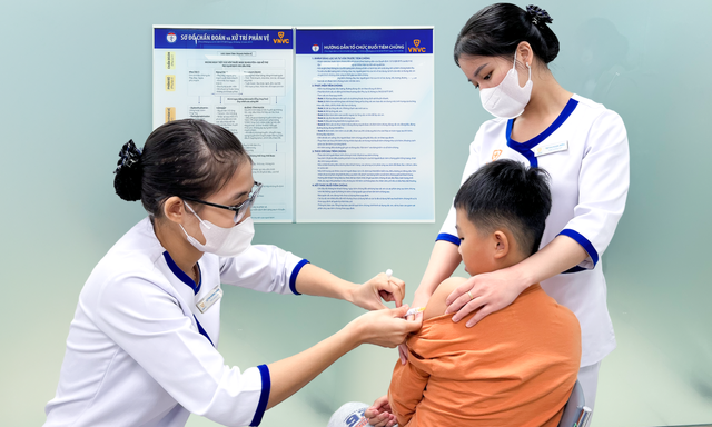 Tổng thống Ph&aacute;p Macron bấm n&uacute;t khởi c&ocirc;ng Nh&agrave; m&aacute;y Vắc xin v&agrave; Sinh phẩm VNVC - Ảnh 3.